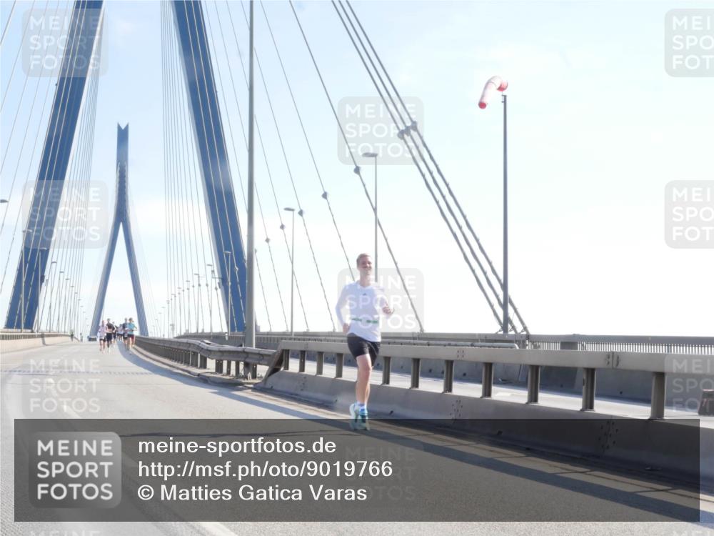 03.10.2025 - Köhlbrandbrückenlauf Matties Gatica Varas http://msf.ph/oto/9019766 03.10.2025 12:19:52 Position 1  meine-sportfotos.de