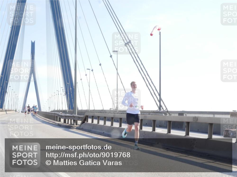 03.10.2025 - Köhlbrandbrückenlauf Matties Gatica Varas http://msf.ph/oto/9019768 03.10.2025 12:19:53 Position 1  meine-sportfotos.de