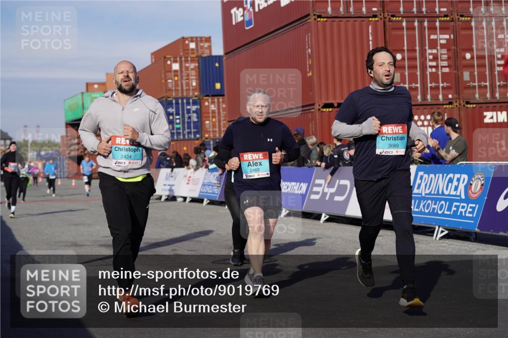 03.10.2025 - Köhlbrandbrückenlauf Michael Burmester http://msf.ph/oto/9019769 03.10.2025 10:20:27 Ziel 1051, 1538, 1650, 1651, 1804, 1911, 1912, 2424, 2460, 2617, 3562, 3669 meine-sportfotos.de