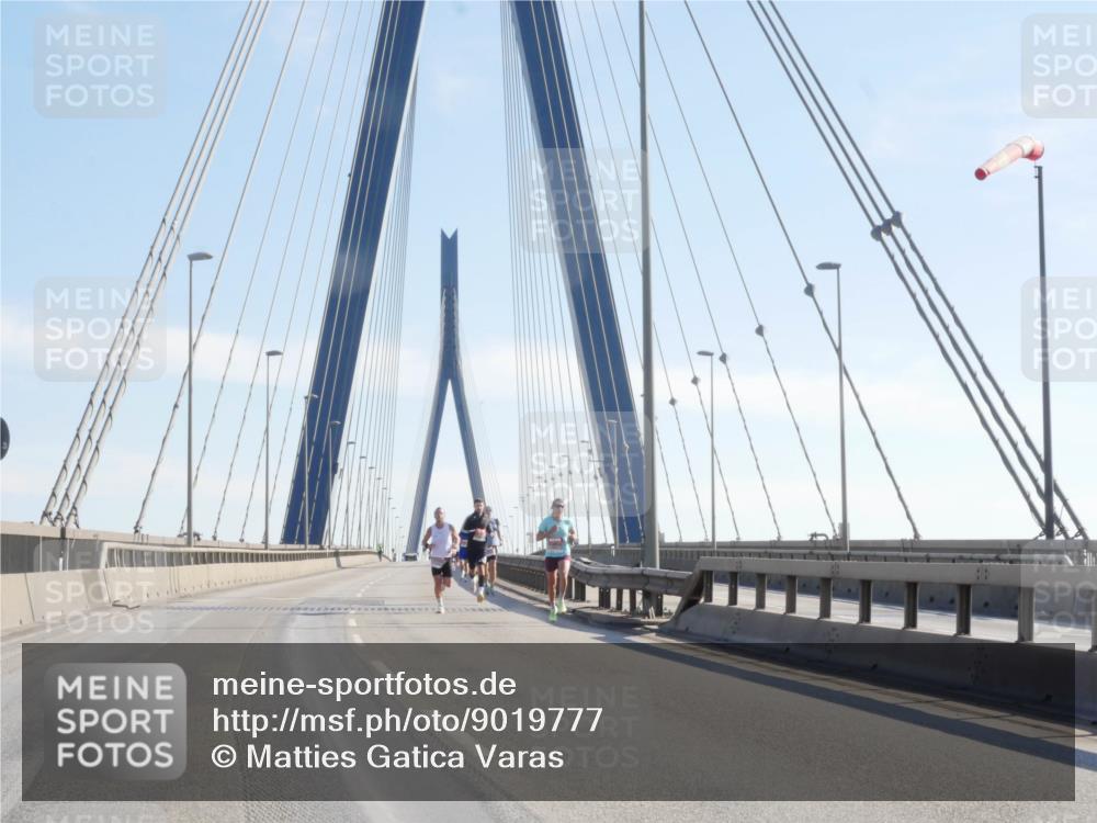 03.10.2025 - Köhlbrandbrückenlauf Matties Gatica Varas http://msf.ph/oto/9019777 03.10.2025 12:20:01 Position 1  meine-sportfotos.de