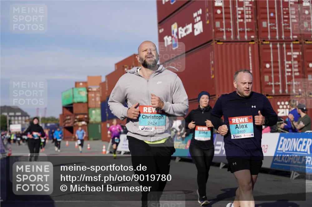 03.10.2025 - Köhlbrandbrückenlauf Michael Burmester http://msf.ph/oto/9019780 03.10.2025 10:20:28 Ziel 1051, 1538, 1650, 1651, 1804, 1912, 2023, 2424, 2460, 2617, 3562, 3669 meine-sportfotos.de