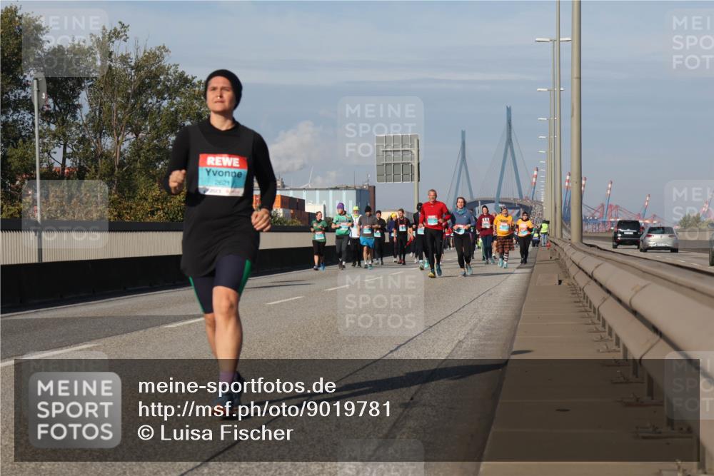 03.10.2025 - Köhlbrandbrückenlauf Luisa Fischer http://msf.ph/oto/9019781 03.10.2025 11:11:11 Position 3 2621 meine-sportfotos.de