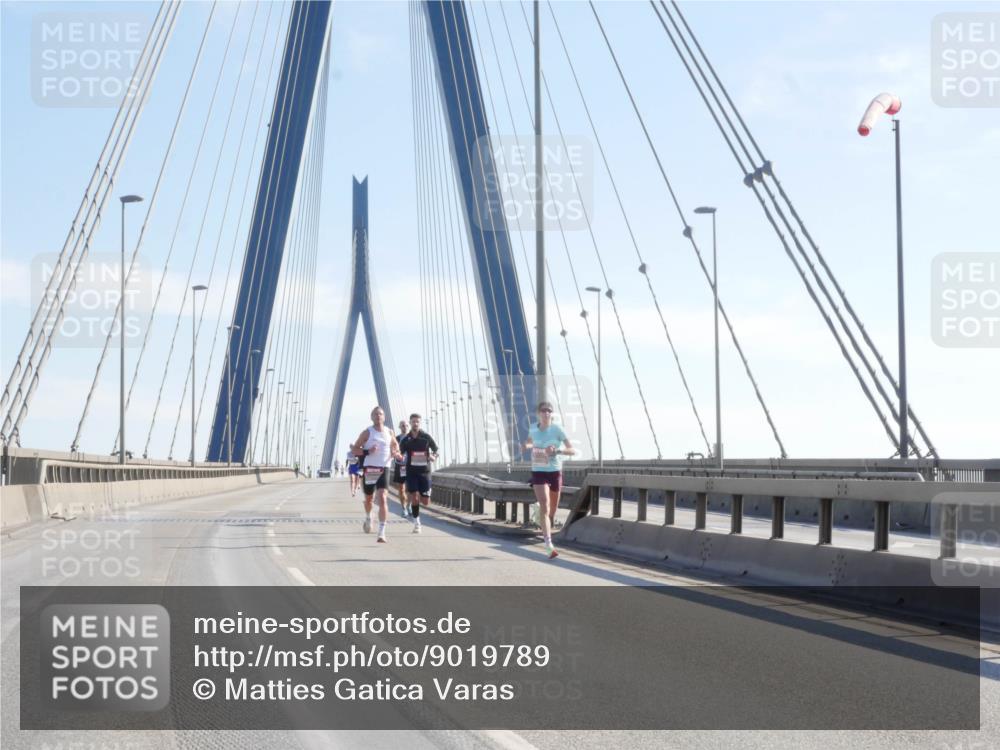 03.10.2025 - Köhlbrandbrückenlauf Matties Gatica Varas http://msf.ph/oto/9019789 03.10.2025 12:20:03 Position 1  meine-sportfotos.de