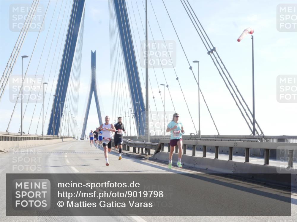 03.10.2025 - Köhlbrandbrückenlauf Matties Gatica Varas http://msf.ph/oto/9019798 03.10.2025 12:20:04 Position 1  meine-sportfotos.de