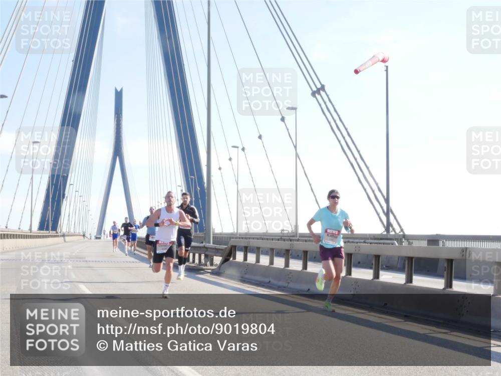 03.10.2025 - Köhlbrandbrückenlauf Matties Gatica Varas http://msf.ph/oto/9019804 03.10.2025 12:20:05 Position 1  meine-sportfotos.de