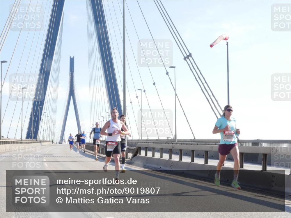 03.10.2025 - Köhlbrandbrückenlauf Matties Gatica Varas http://msf.ph/oto/9019807 03.10.2025 12:20:05 Position 1 6216 meine-sportfotos.de