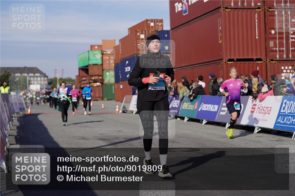 03.10.2025 - Köhlbrandbrückenlauf Michael Burmester http://msf.ph/oto/9019809 03.10.2025 10:20:32 Ziel 1051, 1664, 2023, 2617, 3562, 3636, 3669, 3783 meine-sportfotos.de