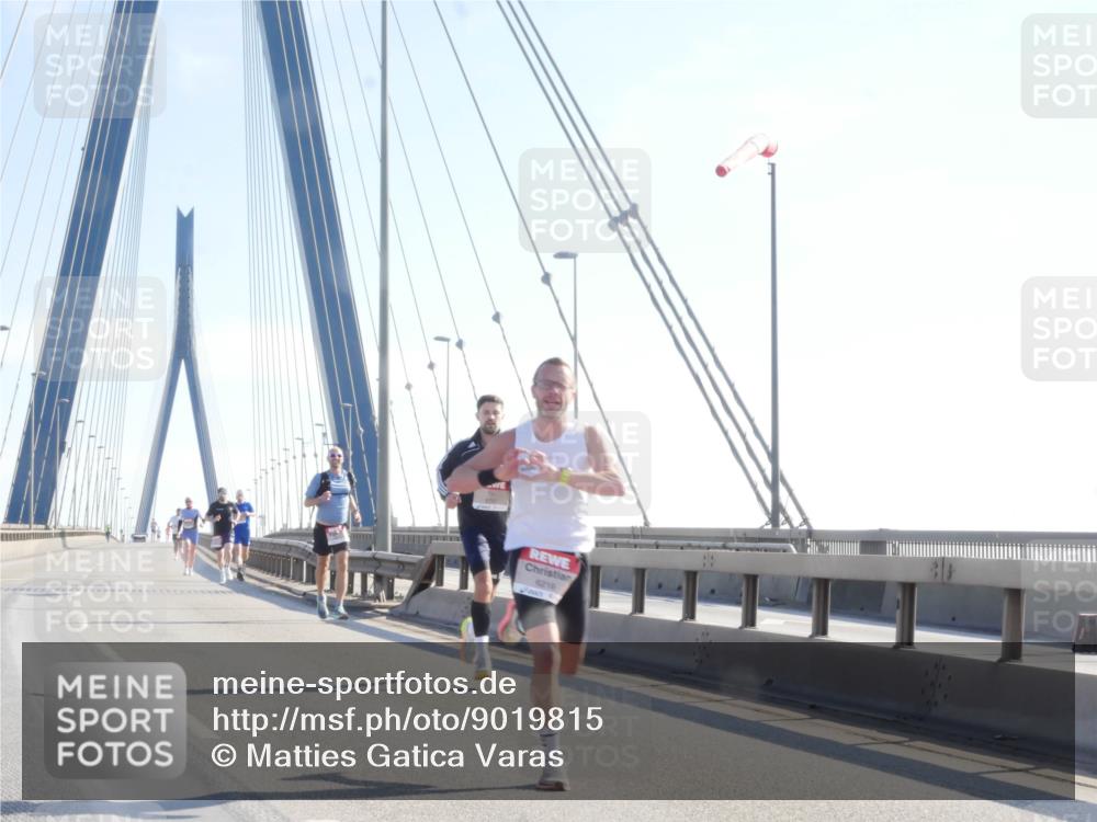 03.10.2025 - Köhlbrandbrückenlauf Matties Gatica Varas http://msf.ph/oto/9019815 03.10.2025 12:20:06 Position 1 6216 meine-sportfotos.de