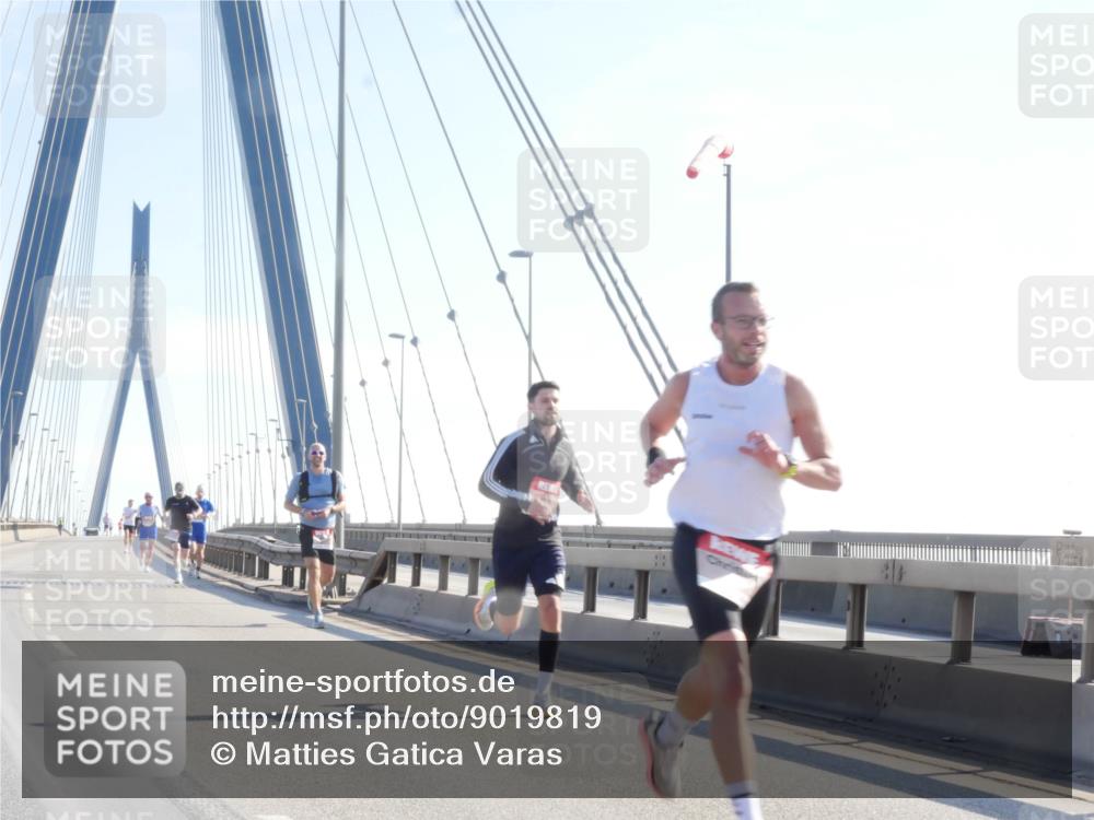 03.10.2025 - Köhlbrandbrückenlauf Matties Gatica Varas http://msf.ph/oto/9019819 03.10.2025 12:20:07 Position 1  meine-sportfotos.de