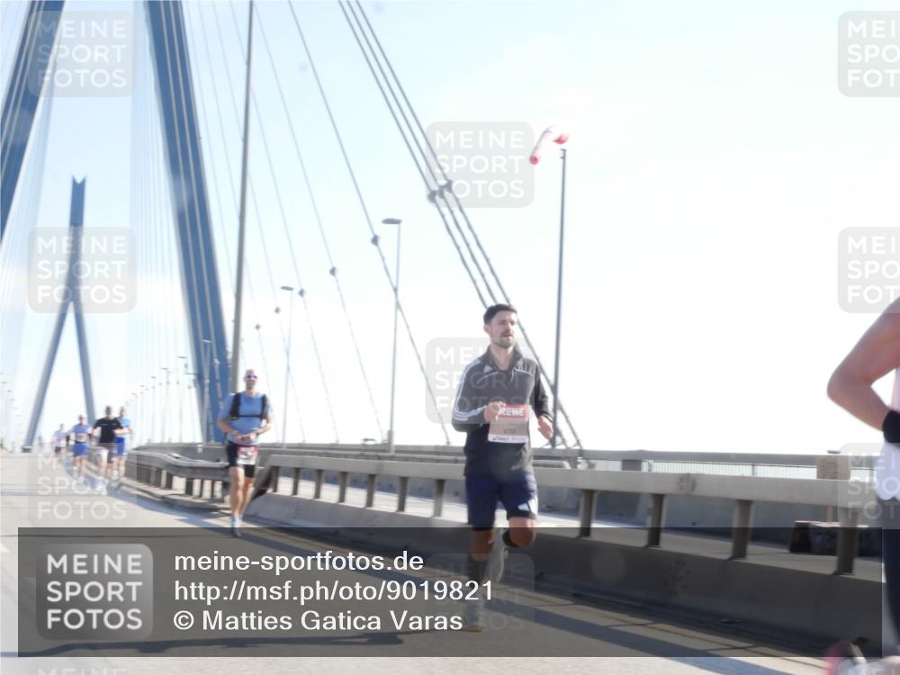 03.10.2025 - Köhlbrandbrückenlauf Matties Gatica Varas http://msf.ph/oto/9019821 03.10.2025 12:20:07 Position 1  meine-sportfotos.de