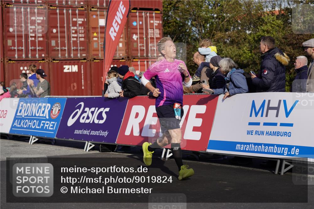 03.10.2025 - Köhlbrandbrückenlauf Michael Burmester http://msf.ph/oto/9019824 03.10.2025 10:20:34 Ziel 1664, 2023, 2617, 3562, 3636, 3783 meine-sportfotos.de