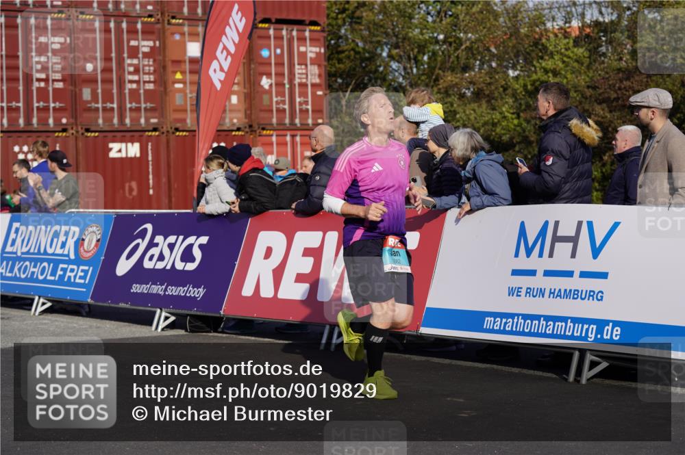 03.10.2025 - Köhlbrandbrückenlauf Michael Burmester http://msf.ph/oto/9019829 03.10.2025 10:20:34 Ziel 1664, 2023, 2617, 3562, 3636, 3783 meine-sportfotos.de