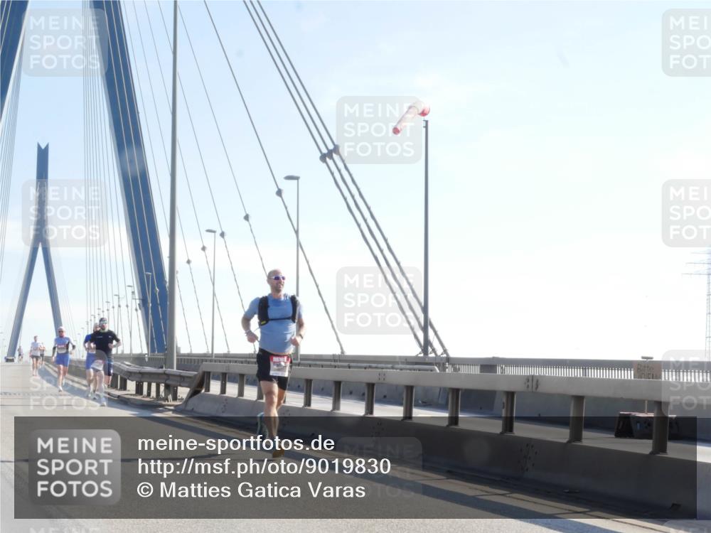 03.10.2025 - Köhlbrandbrückenlauf Matties Gatica Varas http://msf.ph/oto/9019830 03.10.2025 12:20:09 Position 1  meine-sportfotos.de