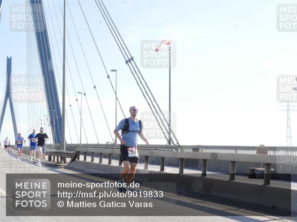 03.10.2025 - Köhlbrandbrückenlauf Matties Gatica Varas http://msf.ph/oto/9019833 03.10.2025 12:20:09 Position 1  meine-sportfotos.de