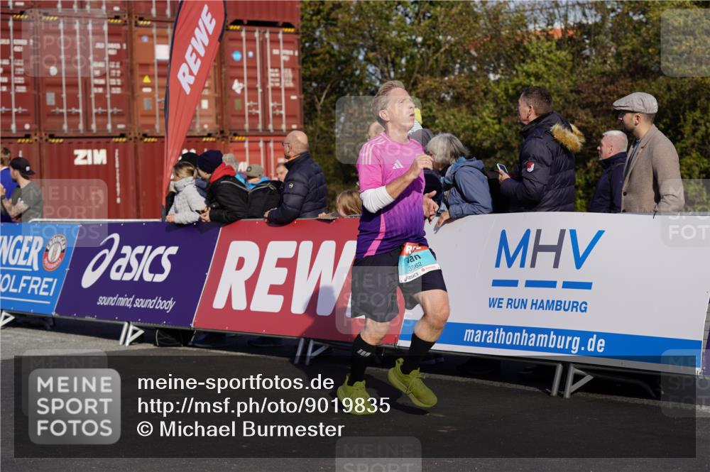 03.10.2025 - Köhlbrandbrückenlauf Michael Burmester http://msf.ph/oto/9019835 03.10.2025 10:20:34 Ziel 1664, 2023, 2617, 3562, 3636, 3783 meine-sportfotos.de