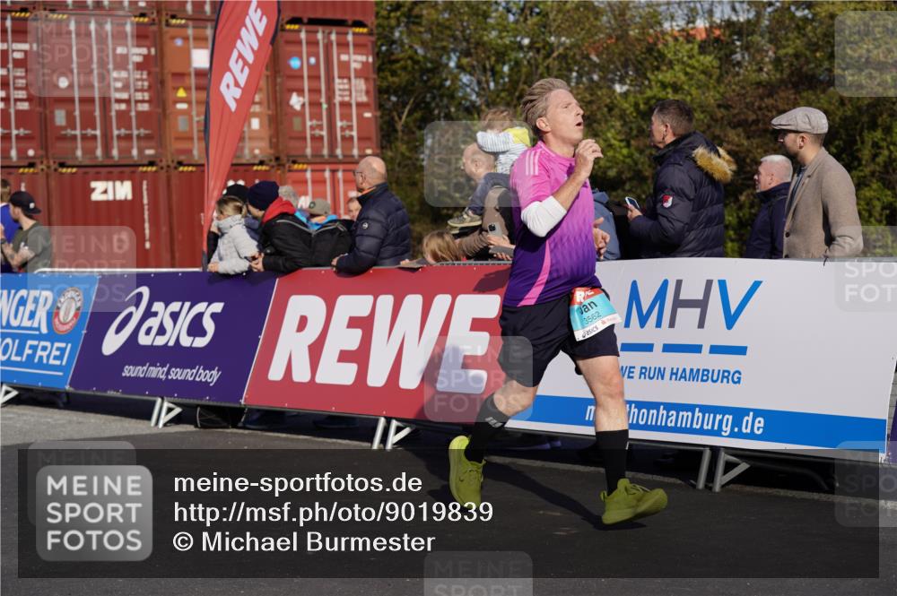03.10.2025 - Köhlbrandbrückenlauf Michael Burmester http://msf.ph/oto/9019839 03.10.2025 10:20:34 Ziel 1664, 2023, 2617, 3562, 3636, 3783 meine-sportfotos.de