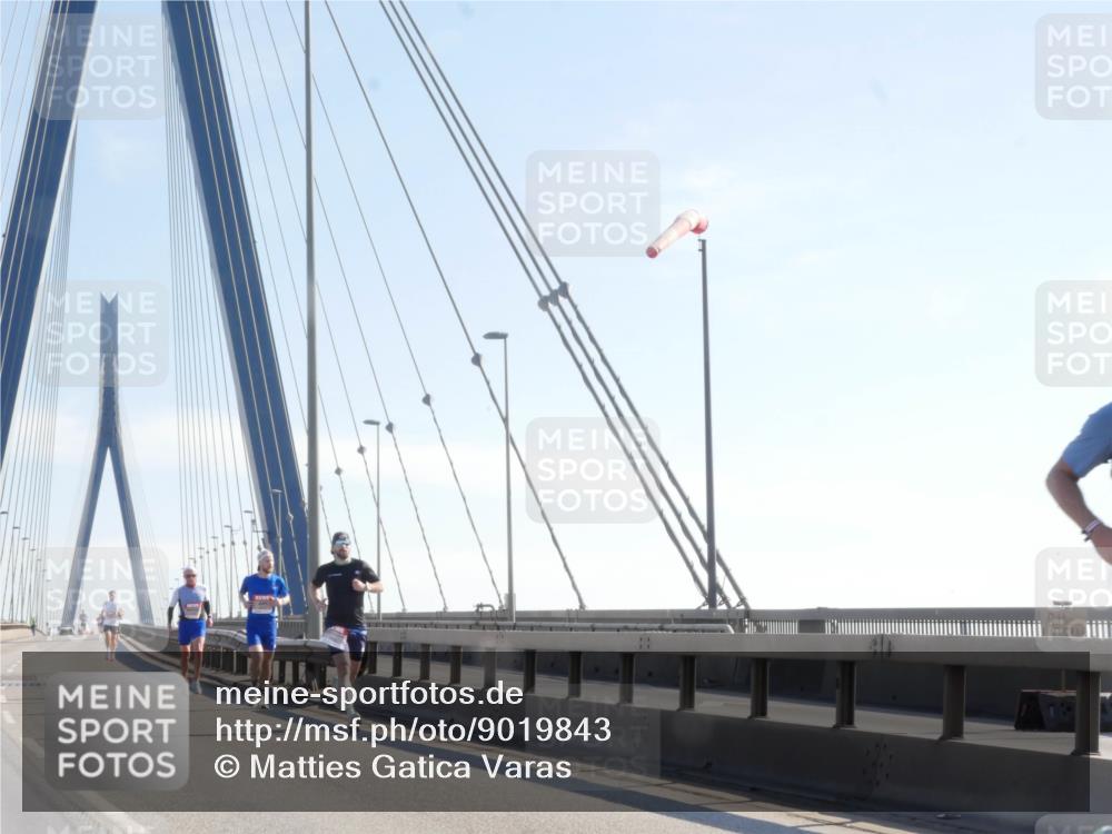 03.10.2025 - Köhlbrandbrückenlauf Matties Gatica Varas http://msf.ph/oto/9019843 03.10.2025 12:20:11 Position 1  meine-sportfotos.de