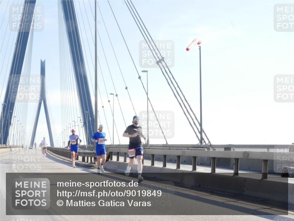 03.10.2025 - Köhlbrandbrückenlauf Matties Gatica Varas http://msf.ph/oto/9019849 03.10.2025 12:20:12 Position 1  meine-sportfotos.de