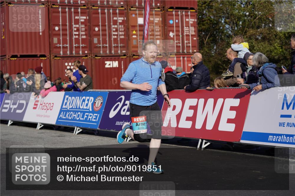 03.10.2025 - Köhlbrandbrückenlauf Michael Burmester http://msf.ph/oto/9019851 03.10.2025 10:20:35 Ziel 1664, 2023, 2617, 3562, 3636, 3783 meine-sportfotos.de