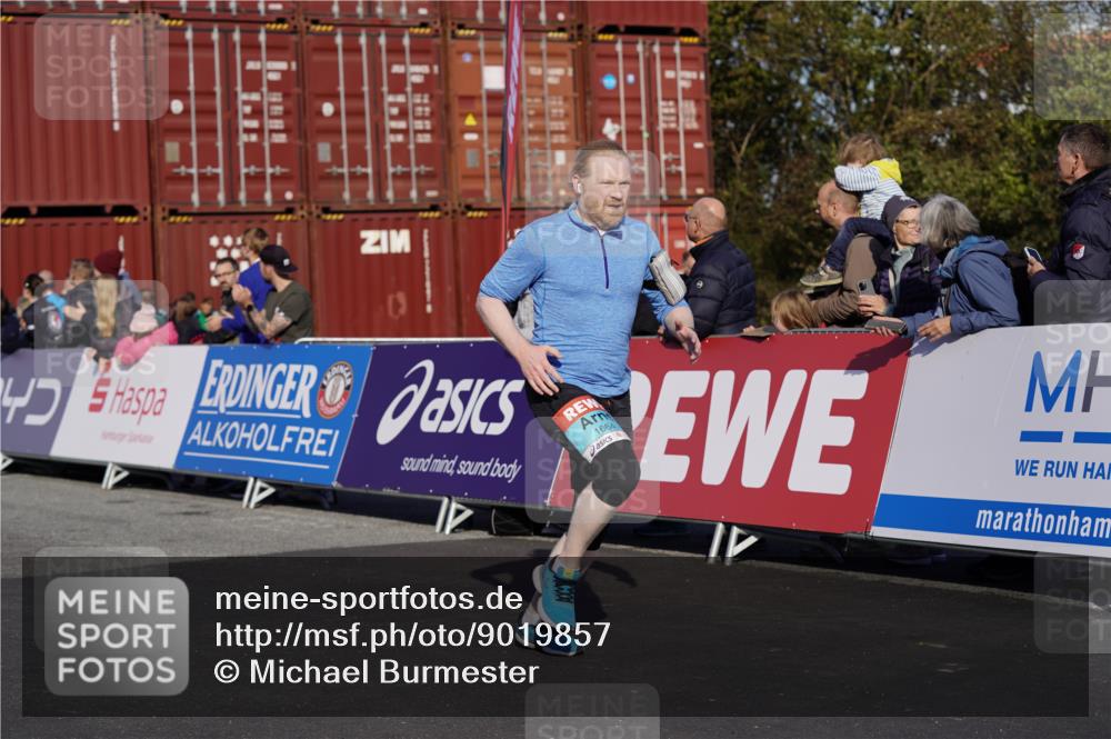 03.10.2025 - Köhlbrandbrückenlauf Michael Burmester http://msf.ph/oto/9019857 03.10.2025 10:20:35 Ziel 1664, 2023, 2617, 3562, 3636, 3783 meine-sportfotos.de