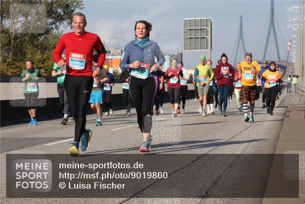 03.10.2025 - Köhlbrandbrückenlauf Luisa Fischer http://msf.ph/oto/9019860 03.10.2025 11:11:20 Position 3 83, 2321, 2258, 3122 meine-sportfotos.de