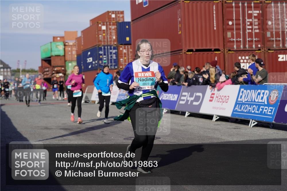 03.10.2025 - Köhlbrandbrückenlauf Michael Burmester http://msf.ph/oto/9019863 03.10.2025 10:20:36 Ziel 1664, 1971, 2023, 2617, 2817, 3562, 3636, 3783 meine-sportfotos.de