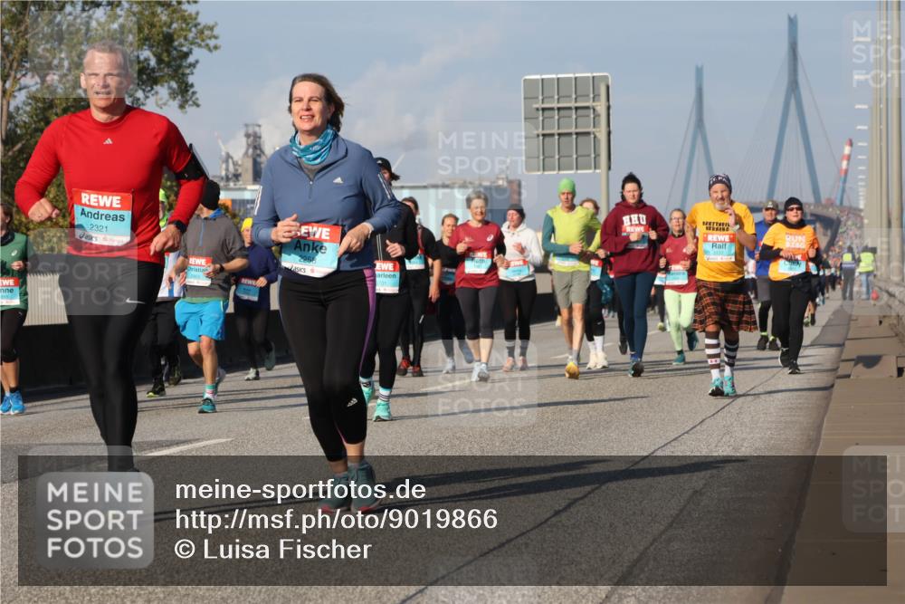 03.10.2025 - Köhlbrandbrückenlauf Luisa Fischer http://msf.ph/oto/9019866 03.10.2025 11:11:21 Position 3 2321, 2258, 3701 meine-sportfotos.de