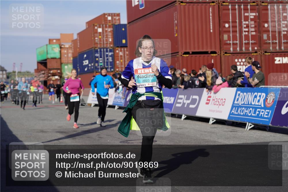 03.10.2025 - Köhlbrandbrückenlauf Michael Burmester http://msf.ph/oto/9019869 03.10.2025 10:20:37 Ziel 1664, 1971, 2023, 2617, 2817, 3030, 3562, 3636, 3783 meine-sportfotos.de