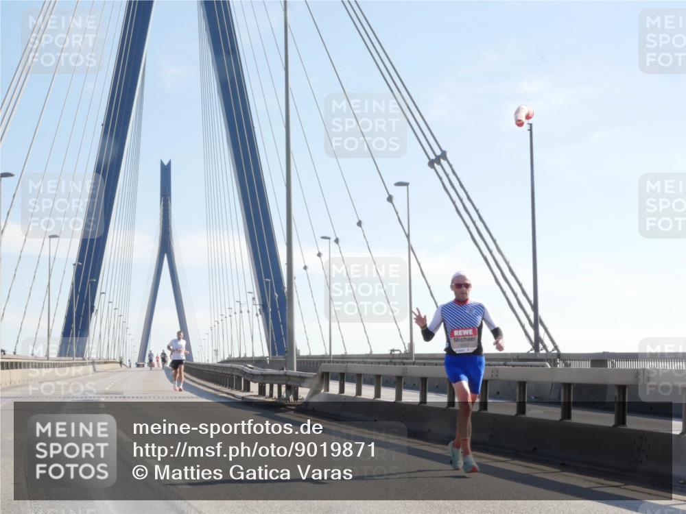 03.10.2025 - Köhlbrandbrückenlauf Matties Gatica Varas http://msf.ph/oto/9019871 03.10.2025 12:20:15 Position 1  meine-sportfotos.de