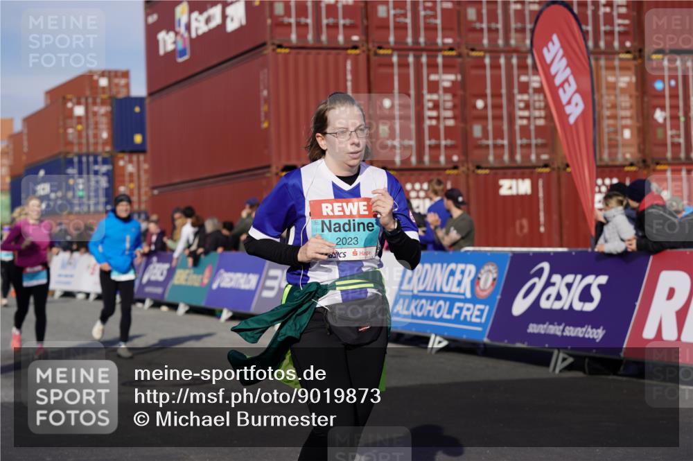 03.10.2025 - Köhlbrandbrückenlauf Michael Burmester http://msf.ph/oto/9019873 03.10.2025 10:20:37 Ziel 1664, 1971, 2023, 2617, 2817, 3030, 3562, 3636, 3783 meine-sportfotos.de