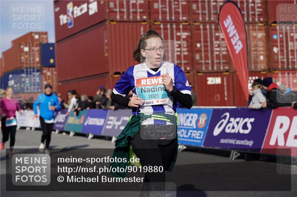 03.10.2025 - Köhlbrandbrückenlauf Michael Burmester http://msf.ph/oto/9019880 03.10.2025 10:20:37 Ziel 1664, 1971, 2023, 2617, 2817, 3030, 3562, 3636, 3783 meine-sportfotos.de