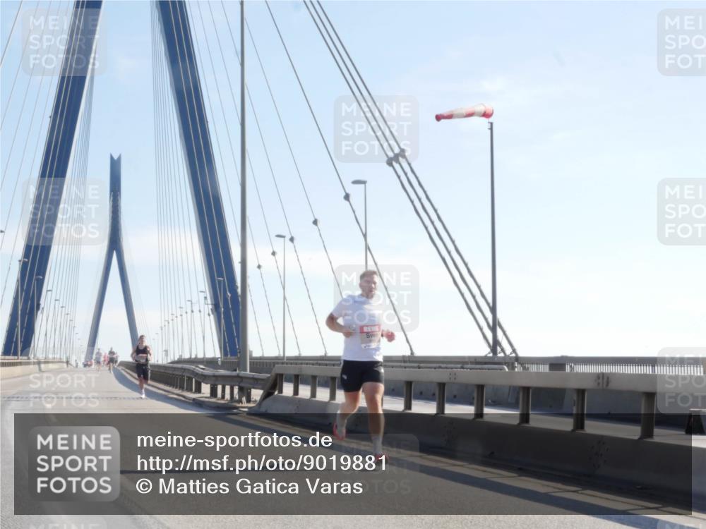 03.10.2025 - Köhlbrandbrückenlauf Matties Gatica Varas http://msf.ph/oto/9019881 03.10.2025 12:20:22 Position 1  meine-sportfotos.de