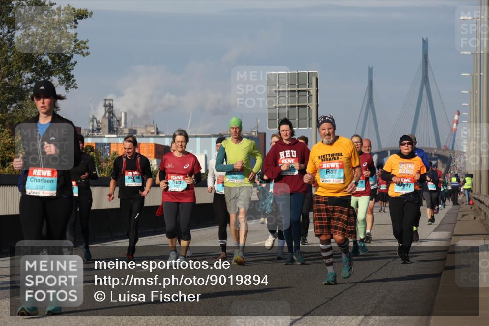 03.10.2025 - Köhlbrandbrückenlauf Luisa Fischer http://msf.ph/oto/9019894 03.10.2025 11:11:24 Position 3 3701, 1097, 1096, 3122 meine-sportfotos.de