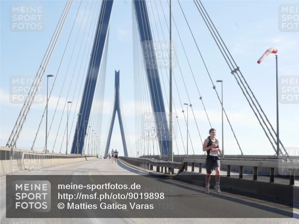 03.10.2025 - Köhlbrandbrückenlauf Matties Gatica Varas http://msf.ph/oto/9019898 03.10.2025 12:20:27 Position 1  meine-sportfotos.de