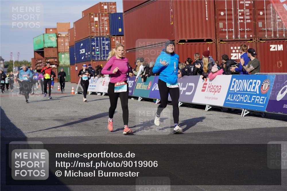 03.10.2025 - Köhlbrandbrückenlauf Michael Burmester http://msf.ph/oto/9019906 03.10.2025 10:20:38 Ziel 1664, 1971, 2023, 2817, 3030, 3562, 3636, 3783 meine-sportfotos.de