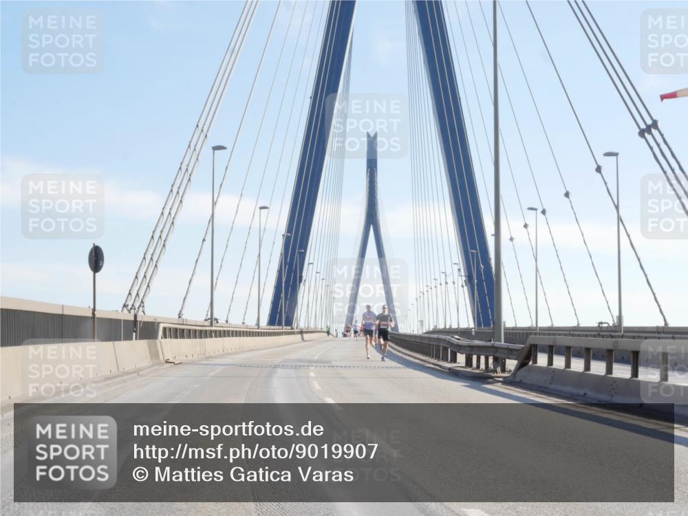 03.10.2025 - Köhlbrandbrückenlauf Matties Gatica Varas http://msf.ph/oto/9019907 03.10.2025 12:20:35 Position 1  meine-sportfotos.de