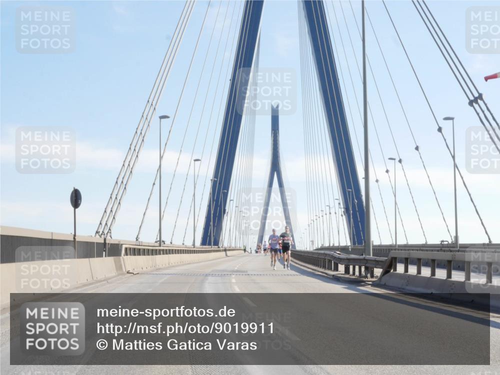 03.10.2025 - Köhlbrandbrückenlauf Matties Gatica Varas http://msf.ph/oto/9019911 03.10.2025 12:20:35 Position 1  meine-sportfotos.de