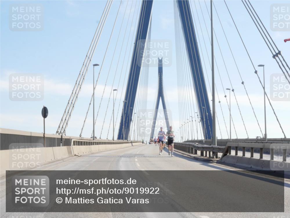 03.10.2025 - Köhlbrandbrückenlauf Matties Gatica Varas http://msf.ph/oto/9019922 03.10.2025 12:20:37 Position 1  meine-sportfotos.de
