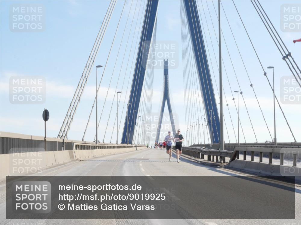 03.10.2025 - Köhlbrandbrückenlauf Matties Gatica Varas http://msf.ph/oto/9019925 03.10.2025 12:20:37 Position 1  meine-sportfotos.de