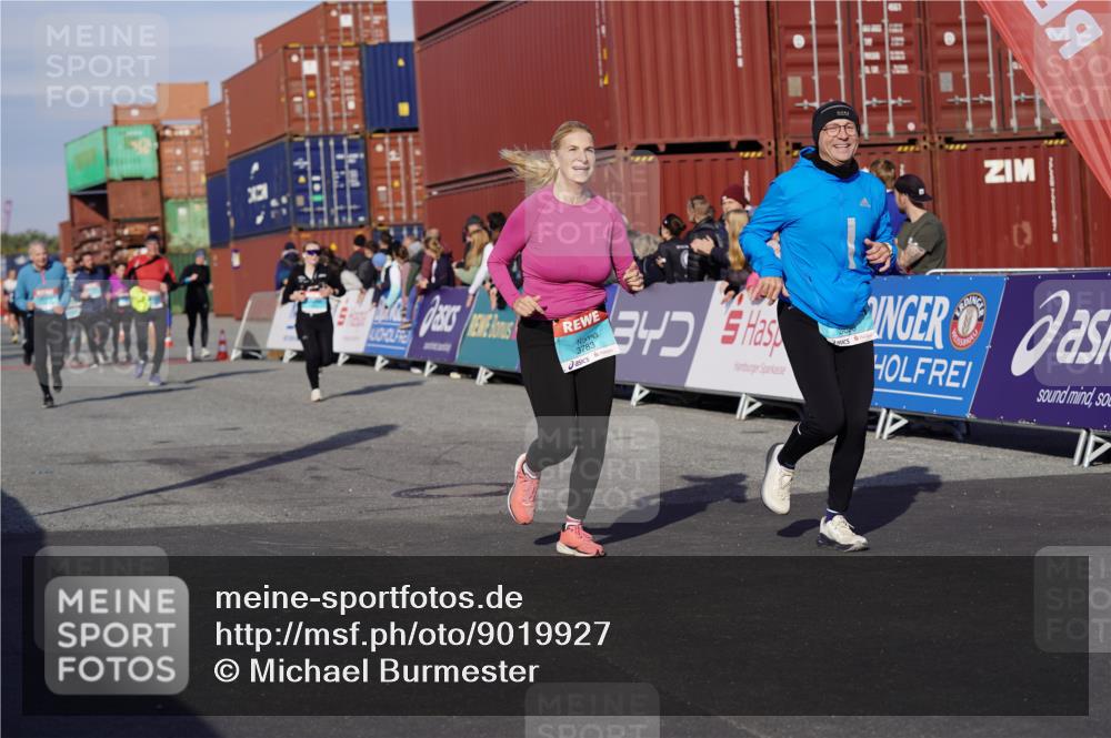 03.10.2025 - Köhlbrandbrückenlauf Michael Burmester http://msf.ph/oto/9019927 03.10.2025 10:20:39 Ziel 1664, 1971, 2023, 2817, 3030, 3562, 3636, 3783 meine-sportfotos.de