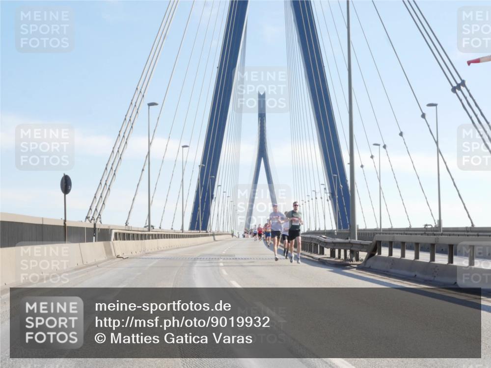 03.10.2025 - Köhlbrandbrückenlauf Matties Gatica Varas http://msf.ph/oto/9019932 03.10.2025 12:20:38 Position 1  meine-sportfotos.de