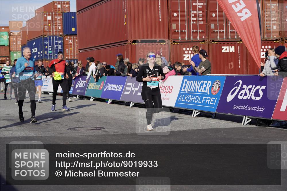03.10.2025 - Köhlbrandbrückenlauf Michael Burmester http://msf.ph/oto/9019933 03.10.2025 10:20:42 Ziel 1561, 1562, 1618, 1664, 1971, 2033, 2082, 2817, 3030, 3148, 3617, 3636, 3783 meine-sportfotos.de