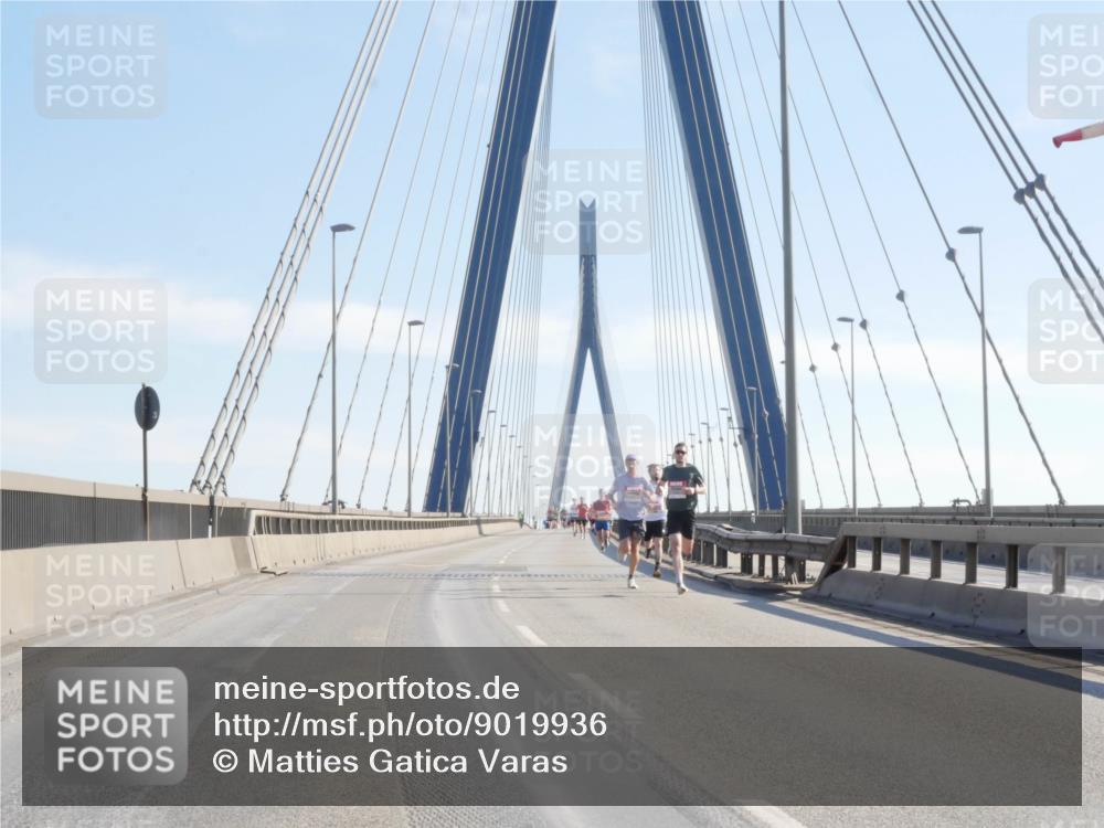 03.10.2025 - Köhlbrandbrückenlauf Matties Gatica Varas http://msf.ph/oto/9019936 03.10.2025 12:20:39 Position 1  meine-sportfotos.de