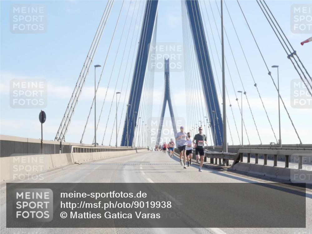 03.10.2025 - Köhlbrandbrückenlauf Matties Gatica Varas http://msf.ph/oto/9019938 03.10.2025 12:20:39 Position 1  meine-sportfotos.de