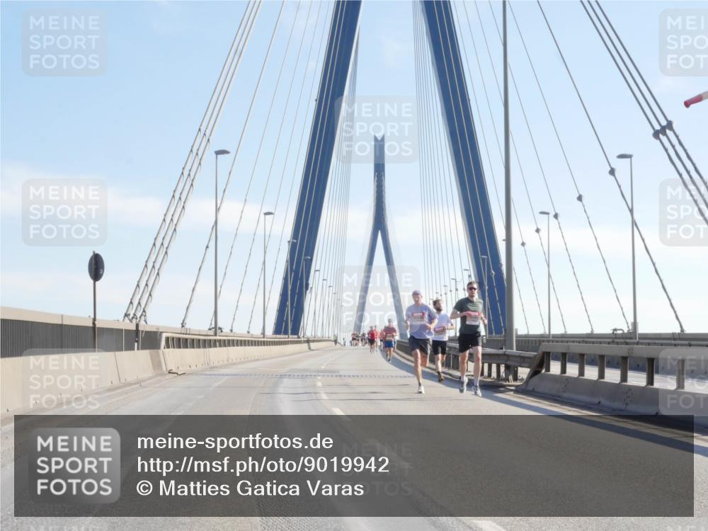 03.10.2025 - Köhlbrandbrückenlauf Matties Gatica Varas http://msf.ph/oto/9019942 03.10.2025 12:20:40 Position 1  meine-sportfotos.de