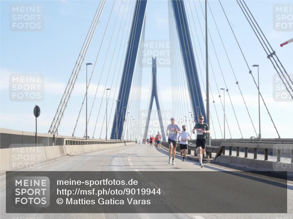03.10.2025 - Köhlbrandbrückenlauf Matties Gatica Varas http://msf.ph/oto/9019944 03.10.2025 12:20:40 Position 1  meine-sportfotos.de