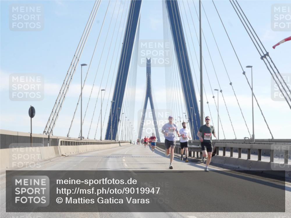 03.10.2025 - Köhlbrandbrückenlauf Matties Gatica Varas http://msf.ph/oto/9019947 03.10.2025 12:20:41 Position 1  meine-sportfotos.de