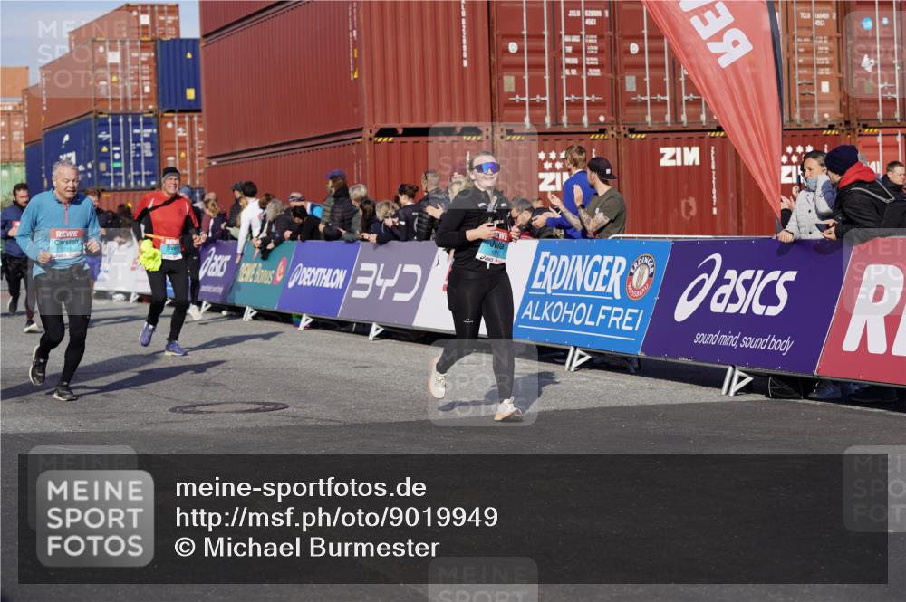 03.10.2025 - Köhlbrandbrückenlauf Michael Burmester http://msf.ph/oto/9019949 03.10.2025 10:20:43 Ziel 1561, 1562, 1618, 1971, 2012, 2033, 2082, 2817, 3030, 3148, 3617, 3636, 3783 meine-sportfotos.de