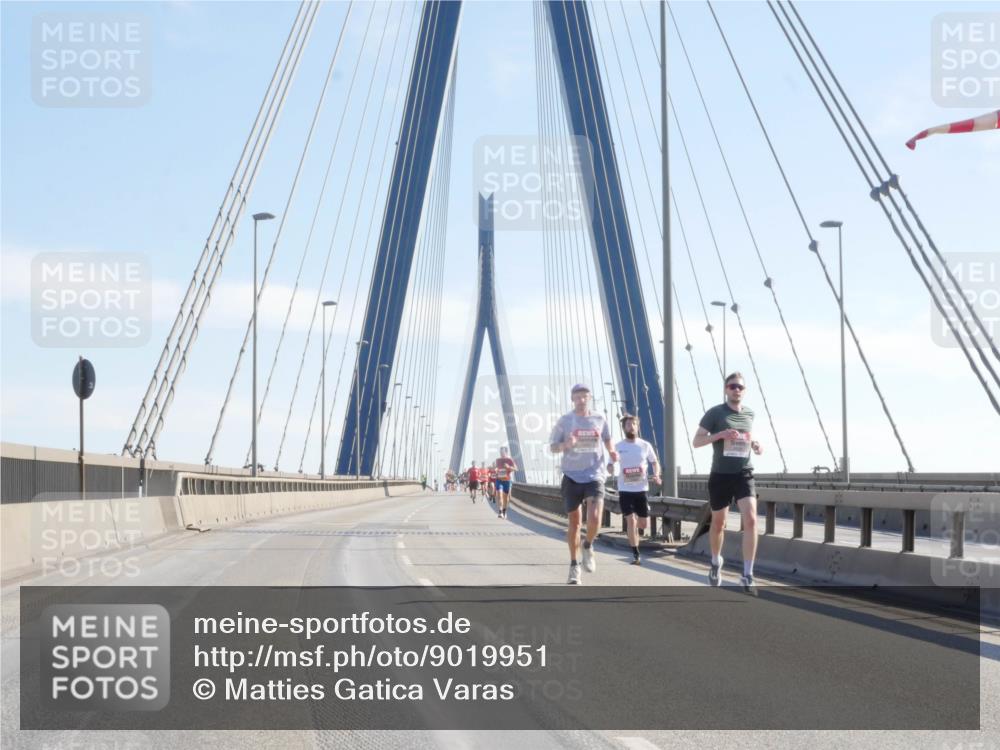 03.10.2025 - Köhlbrandbrückenlauf Matties Gatica Varas http://msf.ph/oto/9019951 03.10.2025 12:20:41 Position 1  meine-sportfotos.de