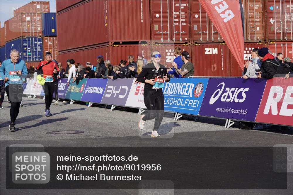 03.10.2025 - Köhlbrandbrückenlauf Michael Burmester http://msf.ph/oto/9019956 03.10.2025 10:20:43 Ziel 1561, 1562, 1618, 1971, 2012, 2033, 2082, 2817, 3030, 3148, 3617, 3636, 3783 meine-sportfotos.de
